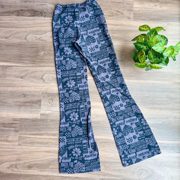 Zoe + Liv Positive Vibes Graphic Print Flare Leg Pants Black & Gray Size XS - Picture 10 of 10